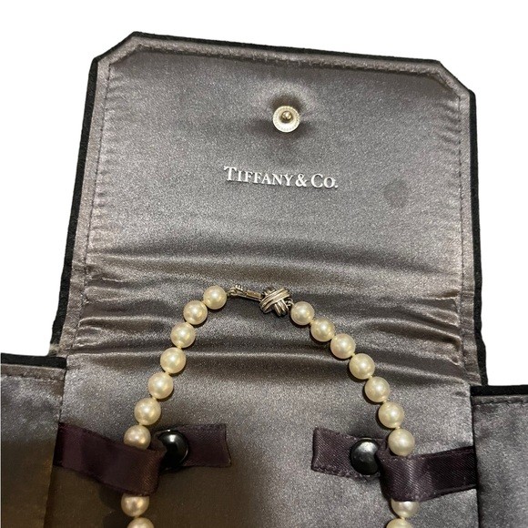 Tiffany & Co White Gold & Akita 18” Pearl necklace - Picture 4 of 8
